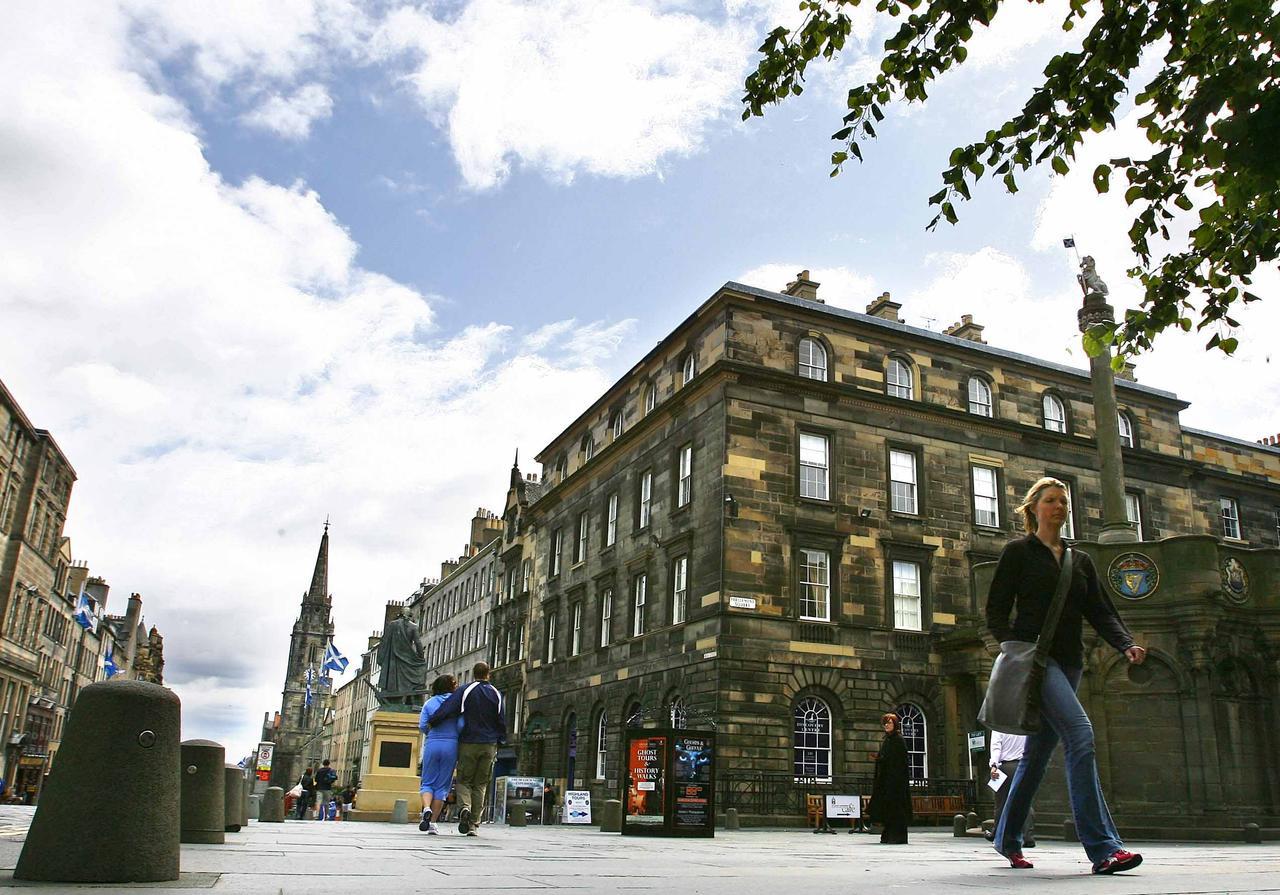 Parliament Sq Lägenhet Edinburg Exteriör bild